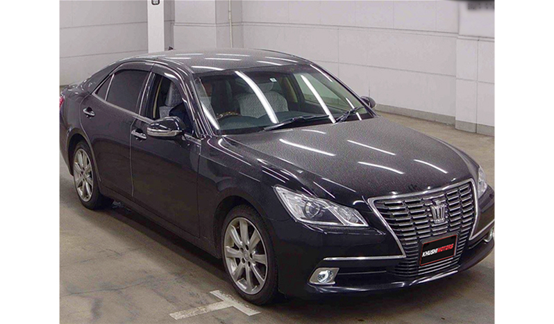 2013 Toyota Crown image-2