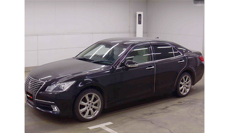 2013 Toyota Crown image-3