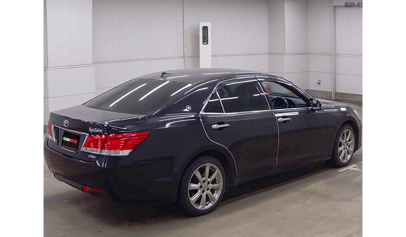2013 Toyota Crown image-4