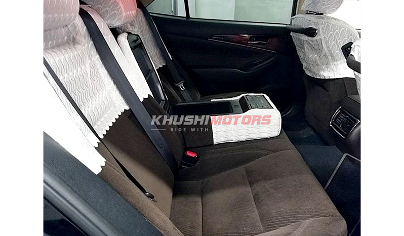 2013 Toyota Crown image-6