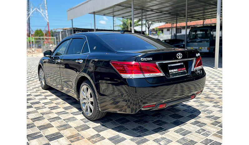 2013 Toyota Crown image-8