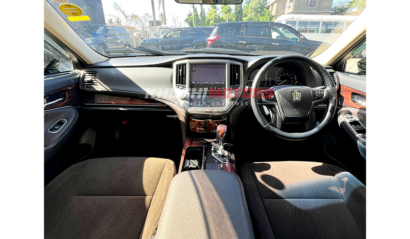 2013 Toyota Crown image-10