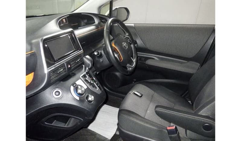 2019 Toyota Sienta image-6