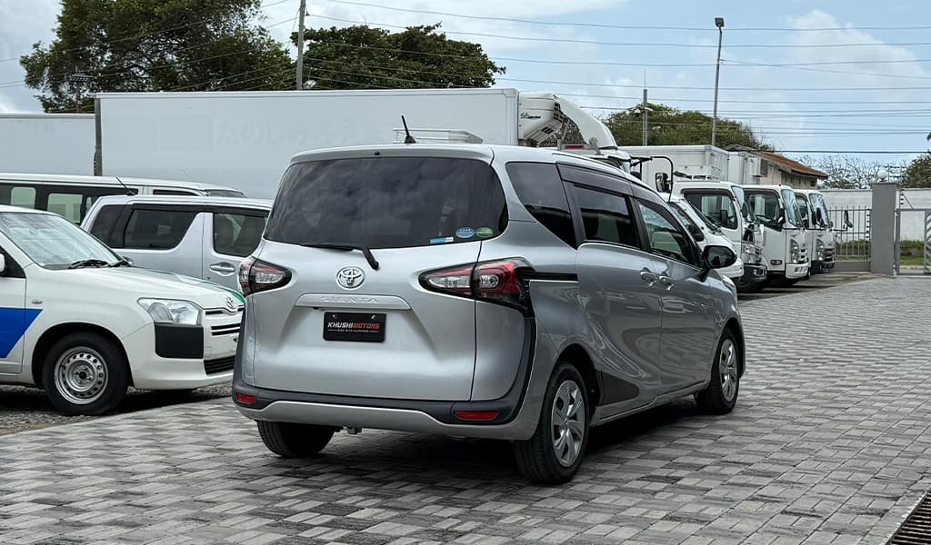 2019 Toyota Sienta image-14