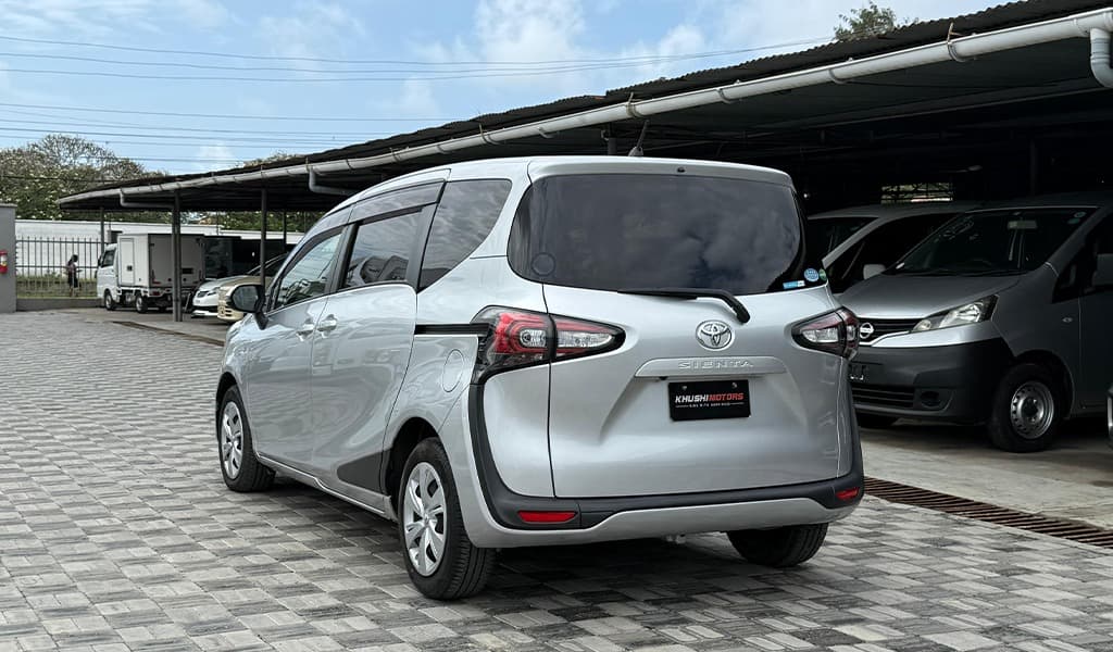 2019 Toyota Sienta image-16