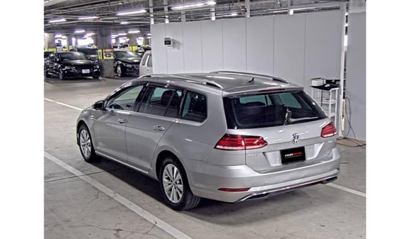 2018 Volkswagen Golf Variant image-2