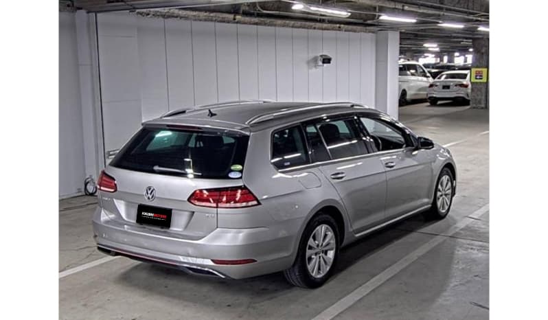 2018 Volkswagen Golf Variant image-4