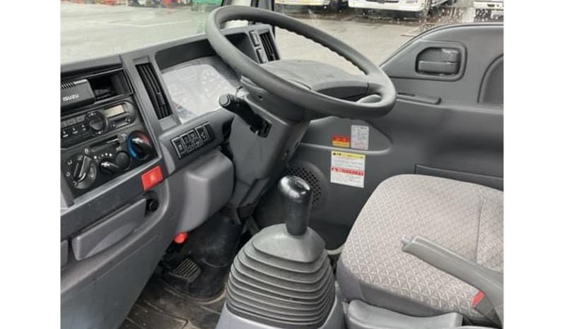 2018 Isuzu ELF 4.9 Ton image-4