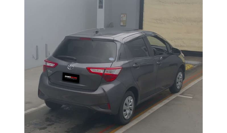 2018 Toyota Vitz image-4