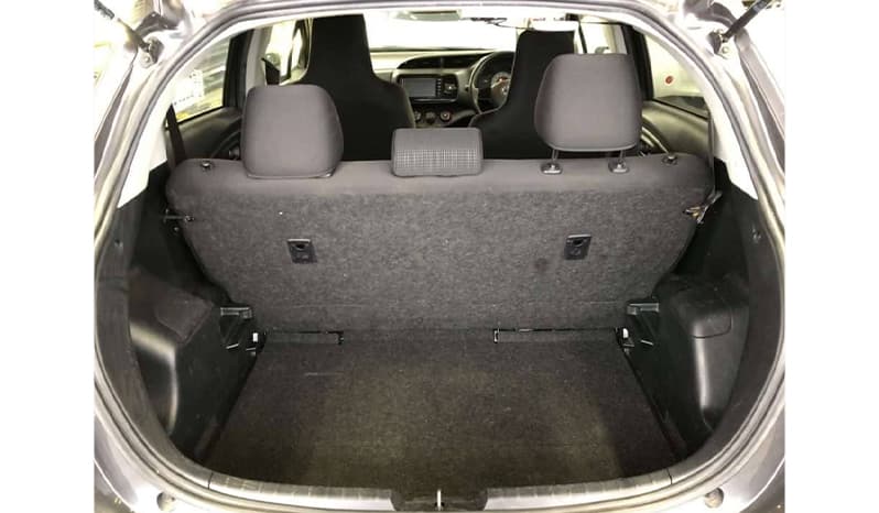 2018 Toyota Vitz image-8