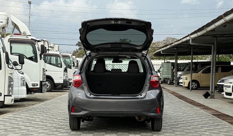 2018 Toyota Vitz image-9
