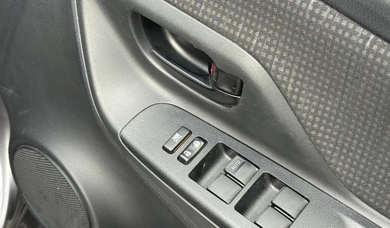 2018 Toyota Vitz image-10