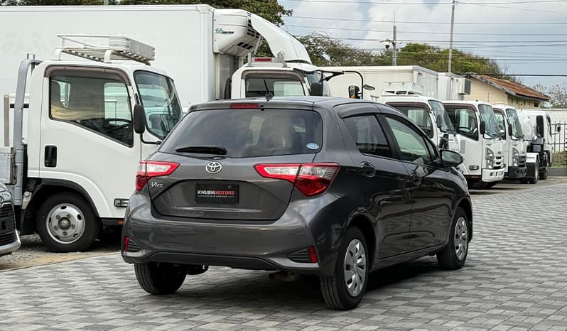 2018 Toyota Vitz image-16
