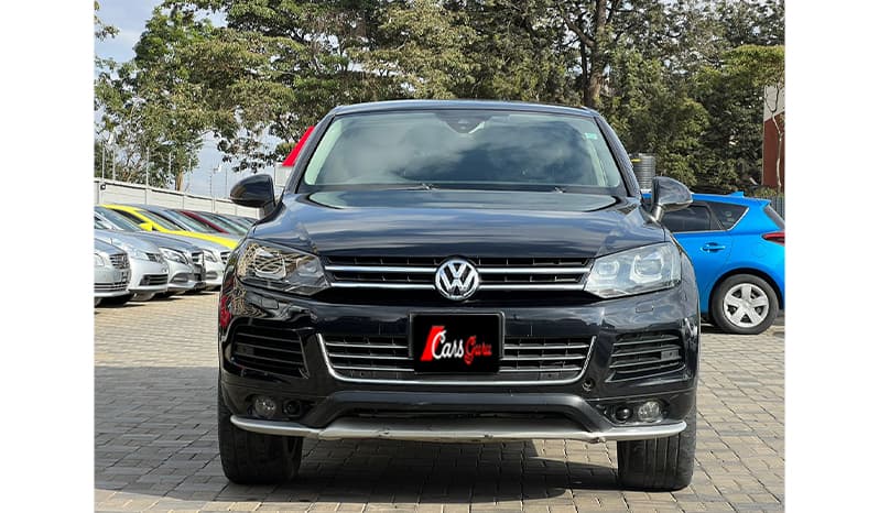 2013 Volkswagen Touareg image-2