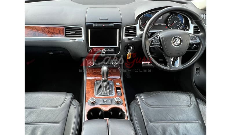 2013 Volkswagen Touareg image-6