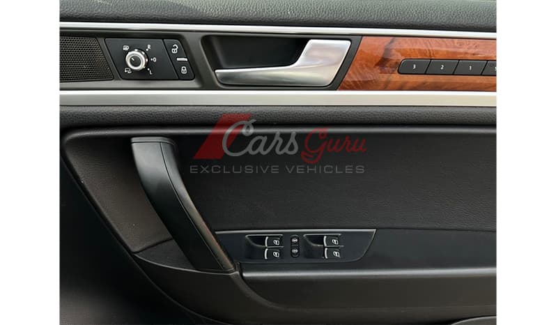 2013 Volkswagen Touareg image-7