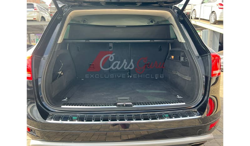 2013 Volkswagen Touareg image-11