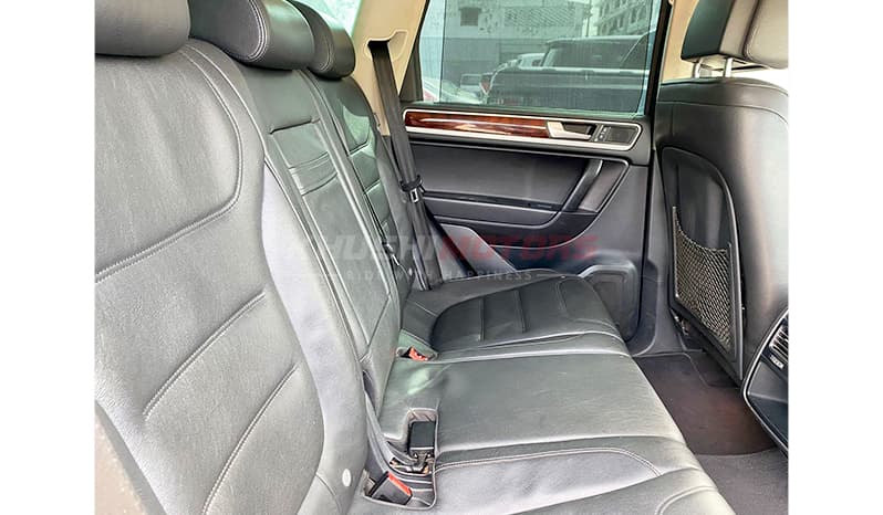2013 Volkswagen Touareg image-16