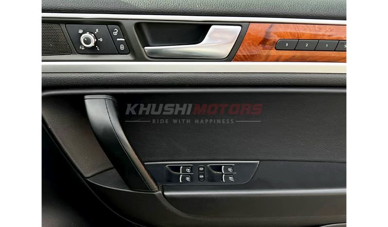 2013 Volkswagen Touareg image-18