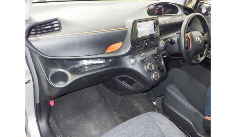 2018 Toyota Sienta image-6