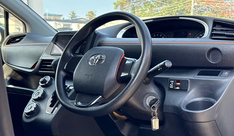 2018 Toyota Sienta image-13