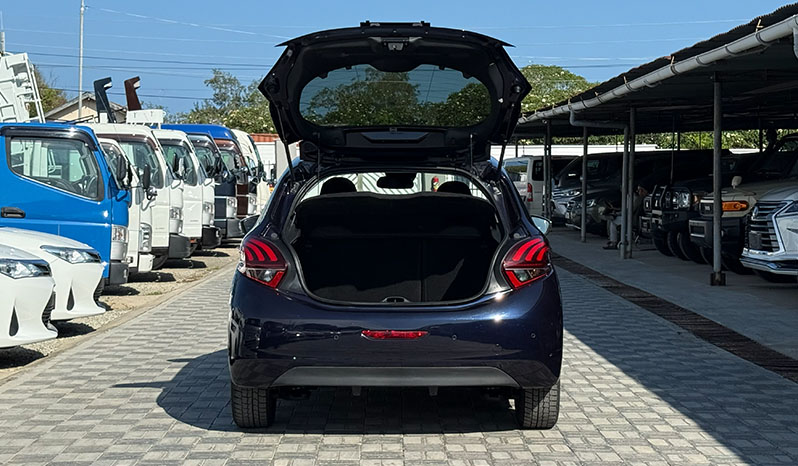 2018 Peugeot 208 Style image-7