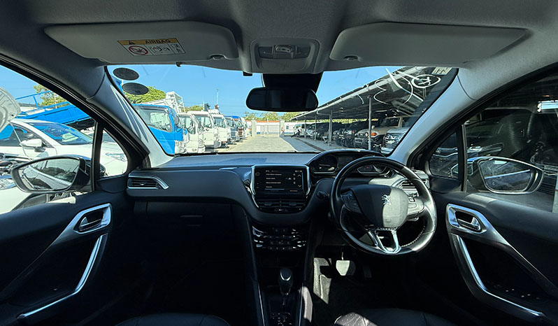2018 Peugeot 208 Style image-10