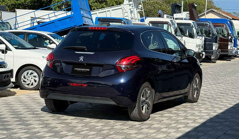 2018 Peugeot 208 Style image-11