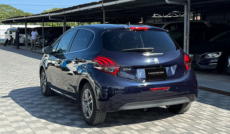 2018 Peugeot 208 Style image-13