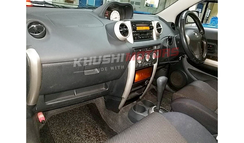 2003 Toyota IST image-5