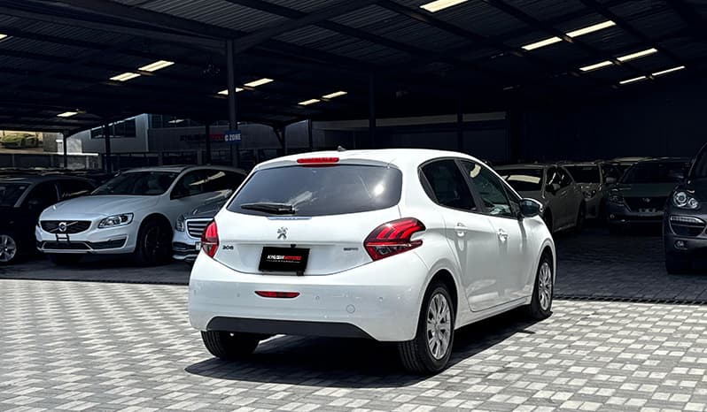 2018 Peugeot 208 Style image-12
