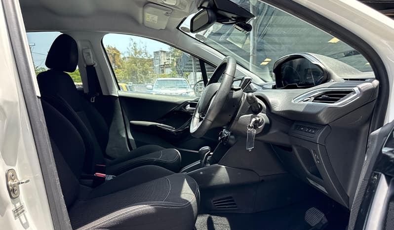 2018 Peugeot 208 Style image-13
