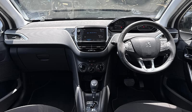 2018 Peugeot 208 Style image-14