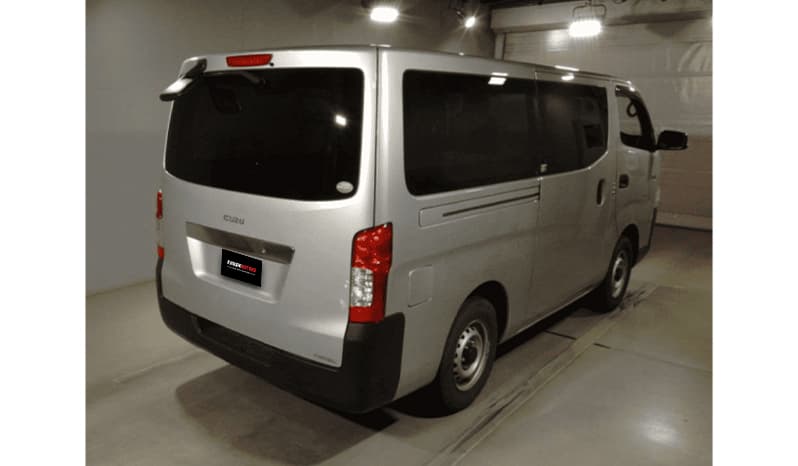 2018 Isuzu Como 1 Ton image-2