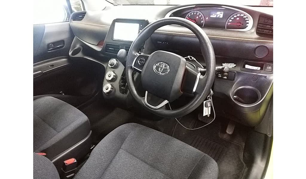 2018 Toyota Sienta image-6
