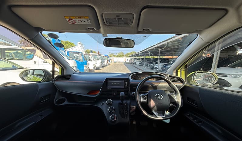 2018 Toyota Sienta image-13