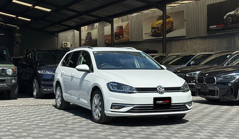 2018 Volkswagen Golf Variant image-1