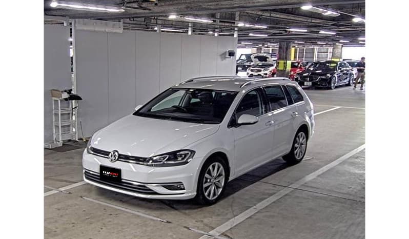 2018 Volkswagen Golf Variant image-2