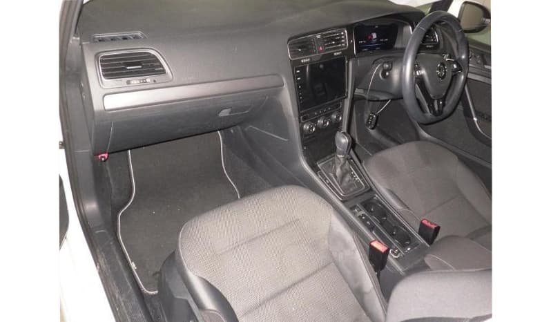 2018 Volkswagen Golf Variant image-3
