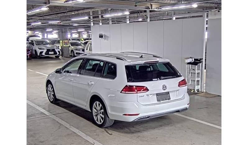 2018 Volkswagen Golf Variant image-4