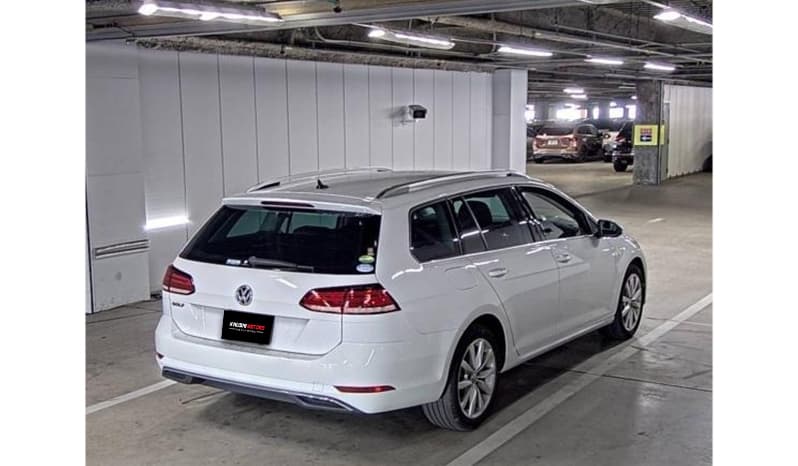 2018 Volkswagen Golf Variant image-5