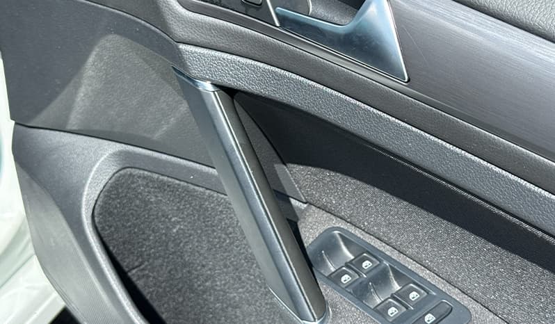 2018 Volkswagen Golf Variant image-17
