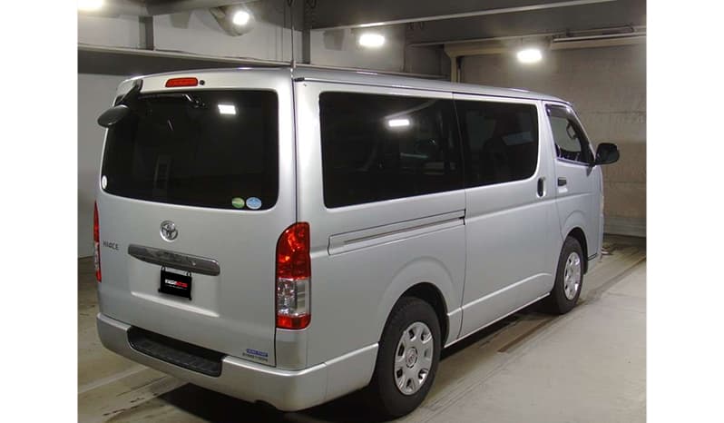 2018 Toyota Hiace image-3