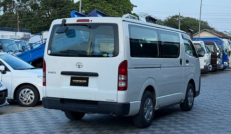 2018 Toyota Hiace image-14
