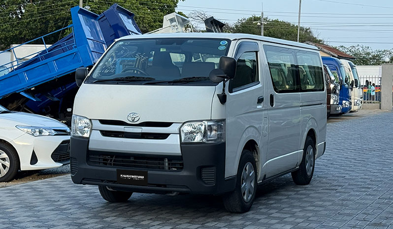 2018 Toyota Hiace image-17