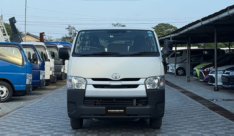 2018 Toyota Hiace image-18