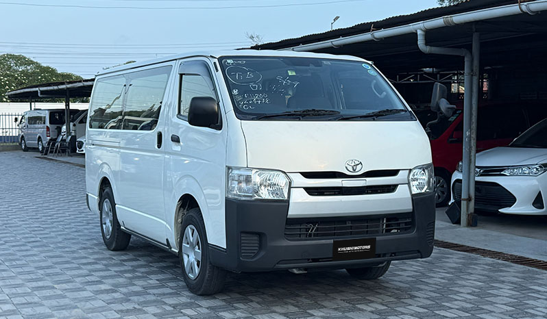 2018 Toyota Hiace image-19