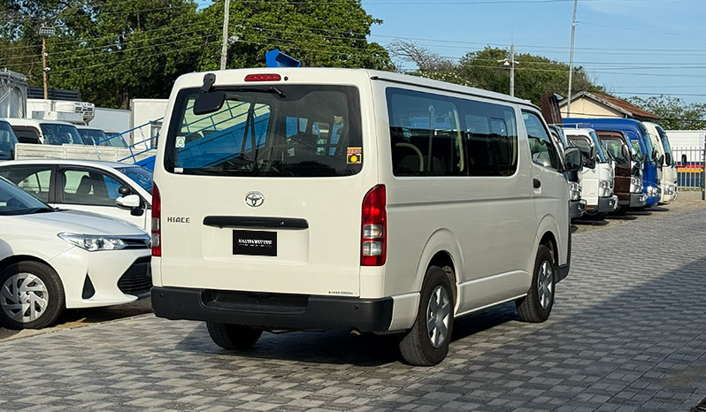 2018 Toyota Hiace image-15