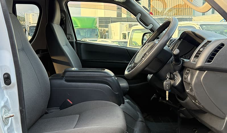 2018 Toyota Hiace image-16