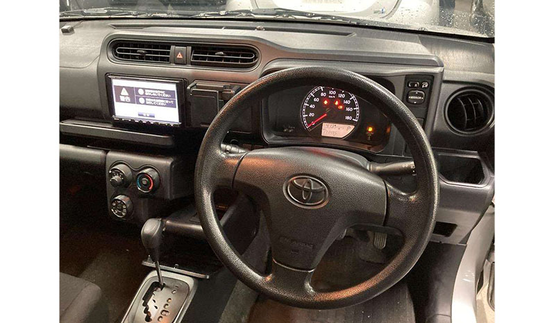 2018 Toyota Succeed image-5